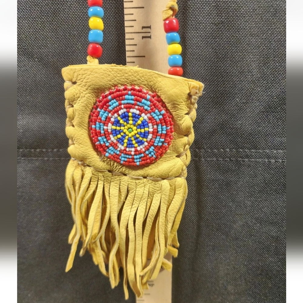 Vintage Native American Medicine Utilty Leather Pouch Bag Seed Bead Medallion